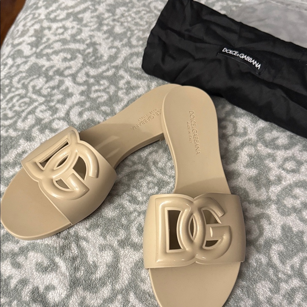 Dolce & Gabbana Cream Logo Slide Sandals